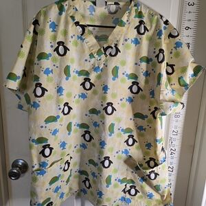 Penguin-Print Yellow V-Neck Scrub Top for Men